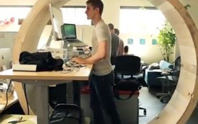 Une roue de hamster géante pour ne plus rester assis toute la journée au bureau