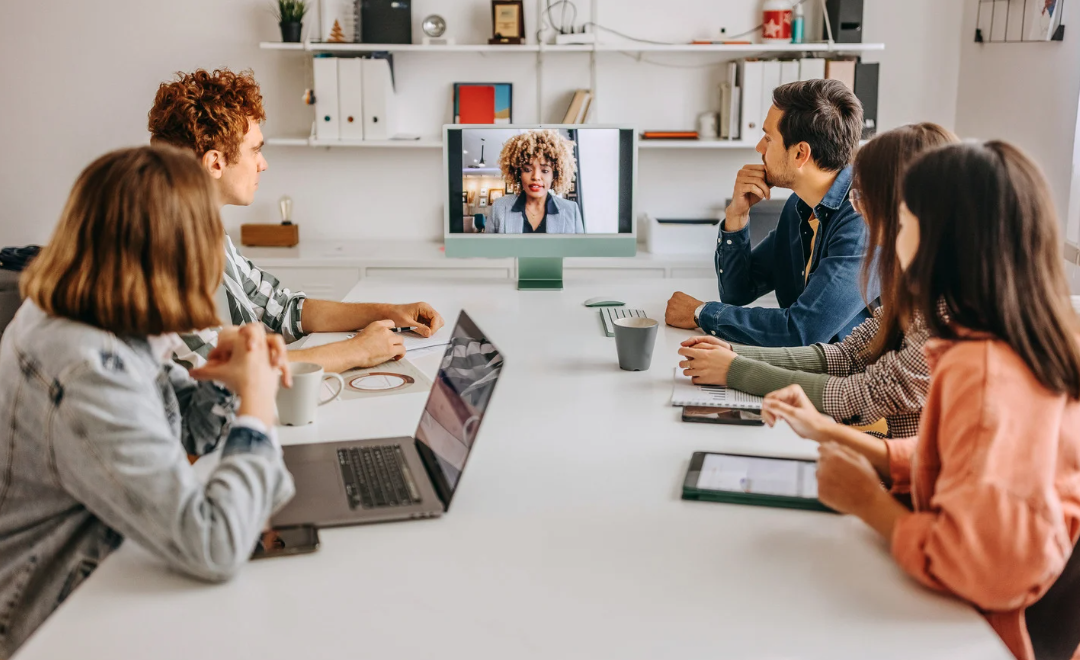 Flex office, coworking, bureaux hybrides : comment adapter vos espaces aux nouveaux modes de travail